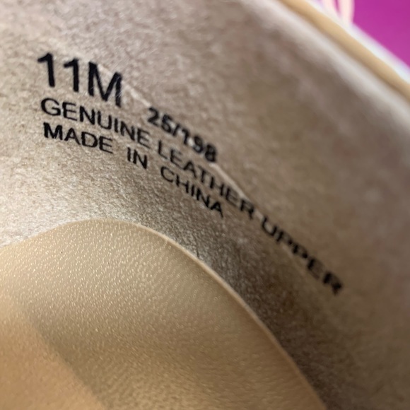 Caressa East Gold Leather Pumps Size 11M - Picture 6 of 8